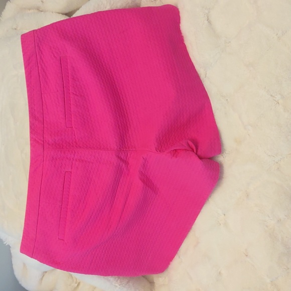 Lilly Pulitzer Textured Pink Shorts Size 4 - Picture 3 of 14